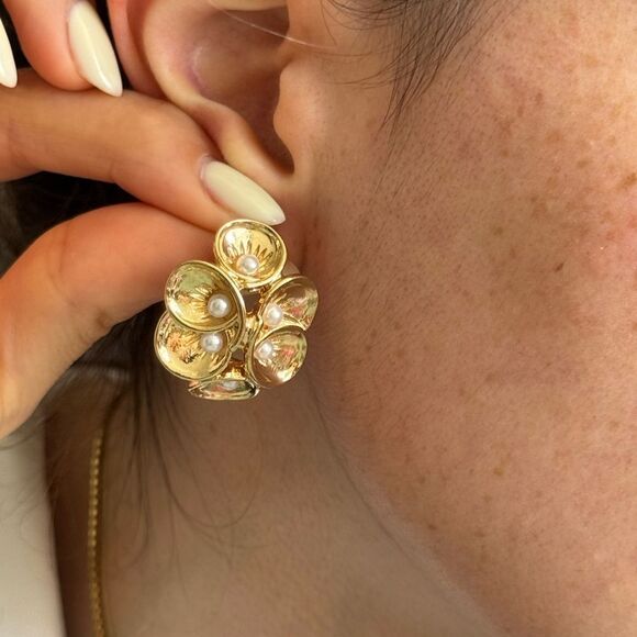 Elegant Gold Floral Earrings with Pearls A938 - Picture 2 of 6